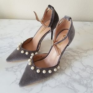 Pearl velvet shoe
